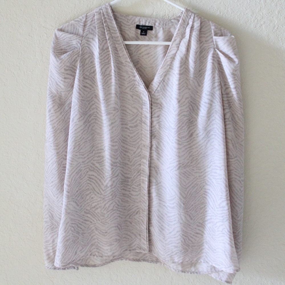 ANN TAYLOR Button Down